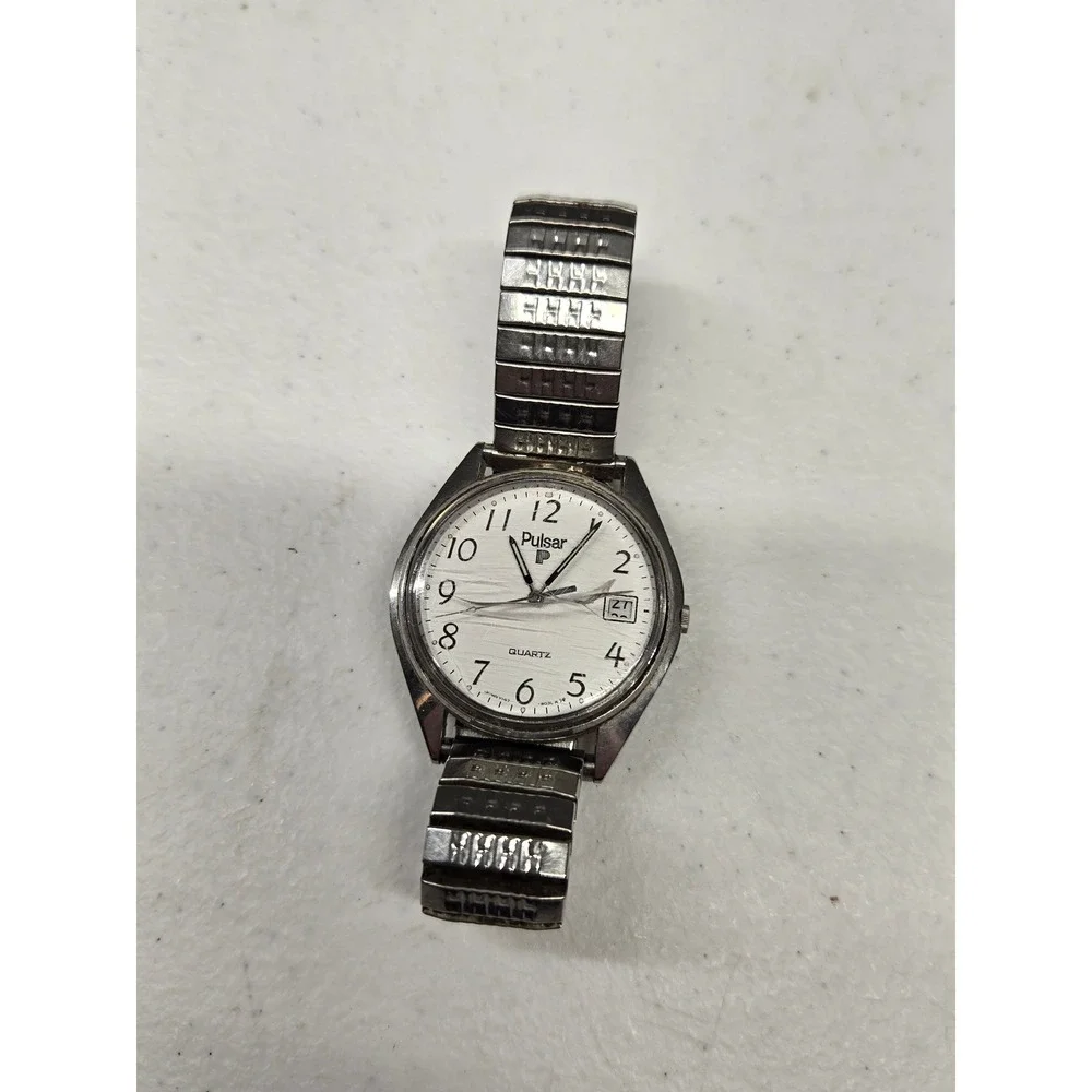Pulsar V147-8009 A1 Mens Quartz Watch Silver Tone White Dial Date Stretch Band